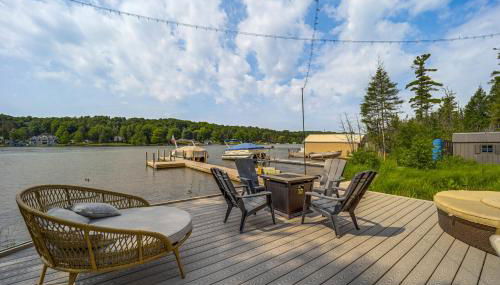 Clam Lake Vacation Rental with Deck and Shared Dock! - Foto 2