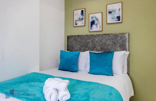 Large Comfy 4 Bedroom House, Ideal for Workers, FREE Parking - Foto 19