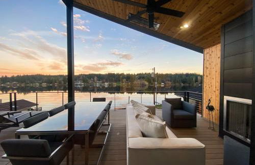 Luxe Port Lookout with waterfront, theater, games - Foto 14