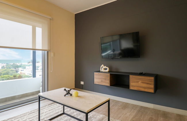 w Admirable 2BR w Modern Balcony in Miraflores - Photo 4