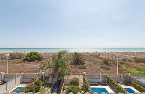 Global Properties, Adosado en primera linea de playa con vistas al mar - Foto 25