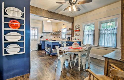 Remodeled Historic Farmhouse about 20 Mi to KC! - Foto 2