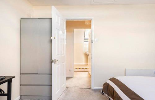 Charming Entire 2-Bedroom House in Milton Keynes - Photo 28