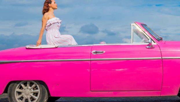 Foto con un'auto d'epoca