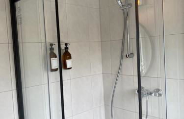 Apartment 1 - Modernes Dachgeschoss-Studio in Duisburg Meiderich, 4,7 km Hbf, U-Bahn 250m, Flughafen Düsseldorf 28 km, Landschaftspark 2,9 km - Foto 5