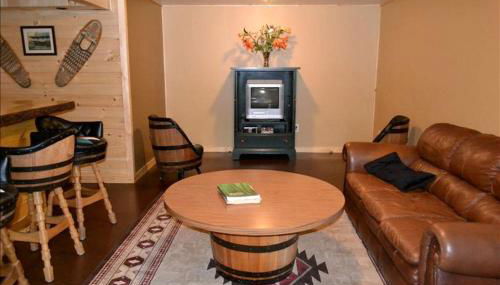 Secluded Log Cabin Nestled in the Woods in Athol, New York - Foto 3