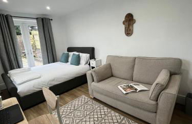 Swan Lake Lodge & free parking - Foto 2