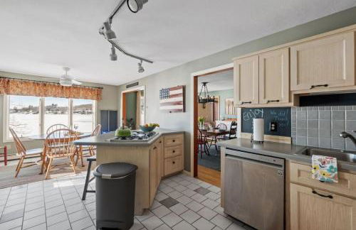 Spacious Waterfront Retreat on Merrymeeting Lake - Photo 28