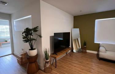 Super stylish 4 BR Home Steps from the Fun - Foto 62