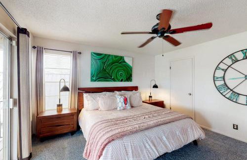 Mid-Century Modern Lake House with Private Waterfront Pool & Boat Dock - Photo 17