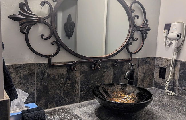 Eureka Springs Treehouses, Hobbit Caves & Castles - Photo 47