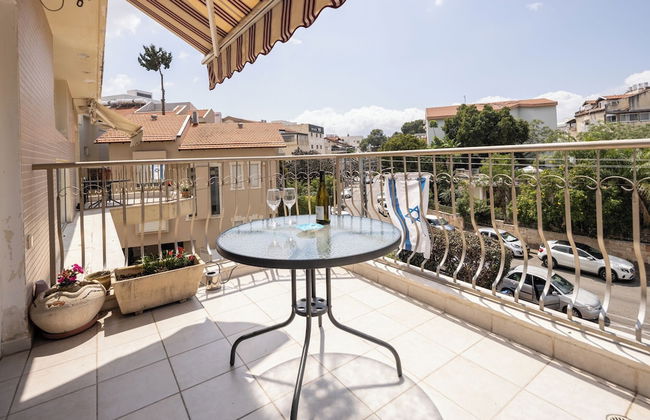 Homey Kiryat Haim Apt by Sea N Rent - Foto 16