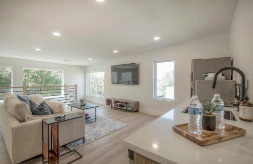 Sunflower Suite Modern Loft with Skyline Views - Foto 6