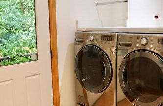 Lux, designer 8-acre retreat with private creek - Foto 40