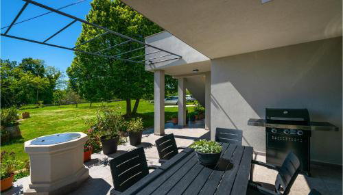 6 Bedroom Beautiful Home In Nedescina - Foto 5