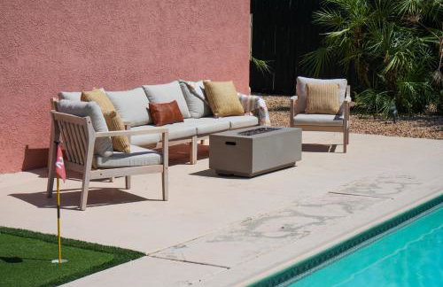 The Pink Cactus - Desert Retreat - Luxe Pool, Golf & Game Room - Foto 40