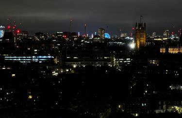 Central London 2-Bed Apartment with Balcony & London Eye & Big Ben Views - Photo 9