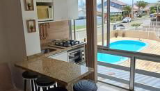 Apartamento com piscina, apenas 200 metros do mar - Foto 1