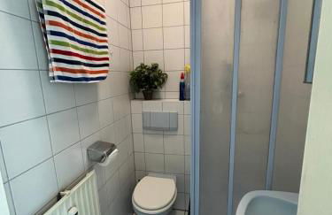 1 Zi Whg an der Universität zu Kiel-Alsenstrasse 17, perfekt als Schadenwohnung, eigener Parkplatz, große Wohnküche, Wlan, gemütlich möbliert, je 3 Min zur Universitätsklinik, Ostsee, Seebäder, City, Luxusfähren - Foto 14