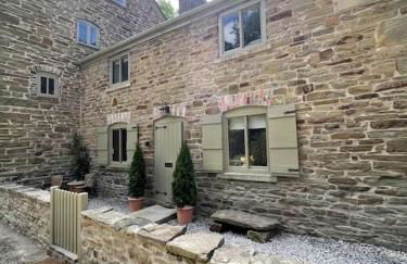 Former Corn Mill Cottage on the North Wales coast - Photo 2