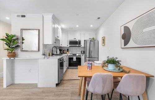 Central 2-BR City Sanctuary - Commuter-Friendly - Foto 17