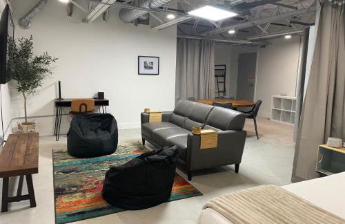 Fyrebird Place - Industrial Loft with Pavilion & Yard - Foto 33