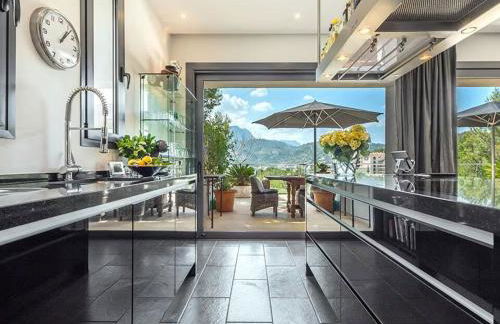 Idyllic 6 bed villa stunning sea view salt pool - Foto 19