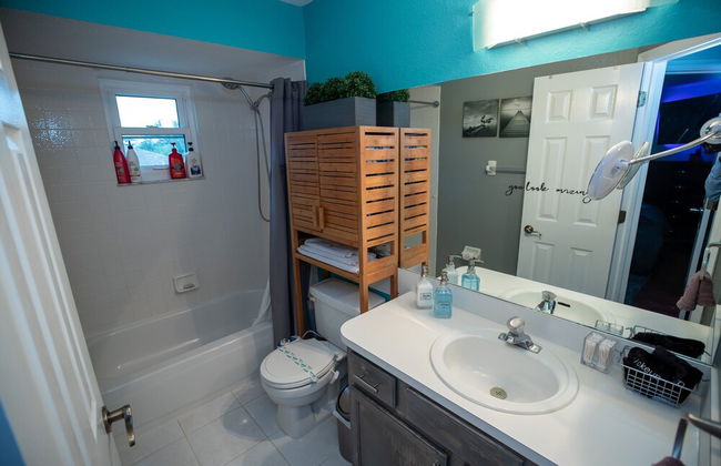 Gorgeous Urban Oasis W/hot Tub, Heated Pool And Private Movie Theater 3 Bedroom Home by RedAwning - Foto 25