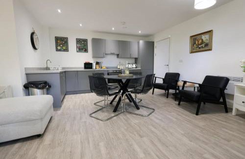 Modern Comfort Near Castle St with WiFi & Parking! - Foto 8