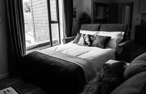 Cozy City Stay 2BR with Sofa Bed - Photo 23