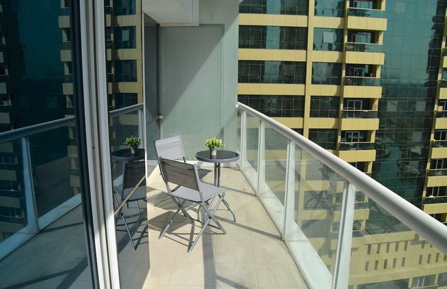 Delightful Lake View 1 Bedroom in JLT - Photo 19