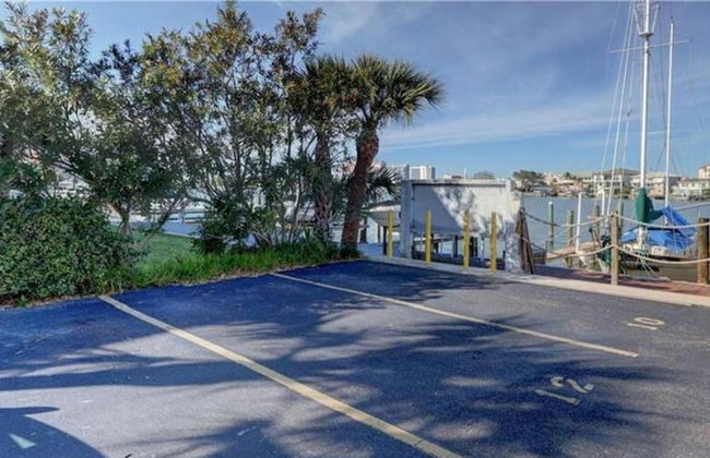 2 Bedroom Waterfront Pool Side! - Foto 15