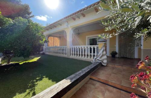 Pet-Friendly Villa with Pool - Foto 6