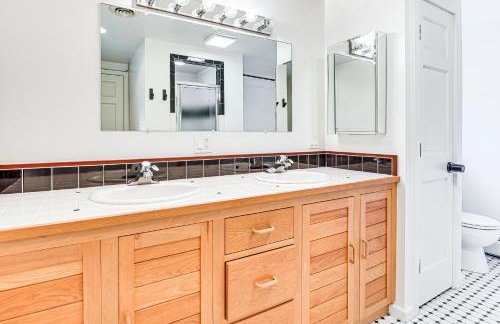 8 Mi to Tanglewood and Butternut Ski Spacious Home! - Foto 24