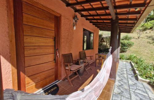 Chalé da Cachoeira - Cachoeira particular dentro da hospedagem - Foto 12