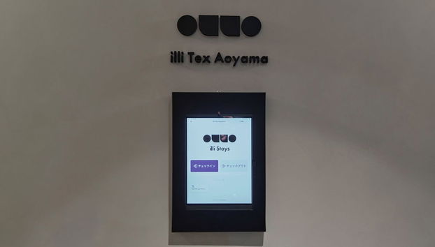 illi Tex Aoyama - Foto 2, Recepción