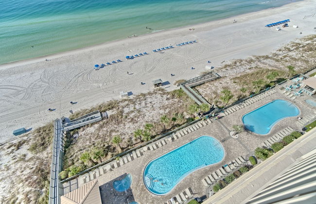 Luxurious Beachfront Condo with Beachside Pool Access and Free WiFi - Unit 1202 by RedAwning - Foto 25