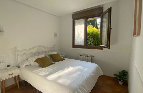 Apartamento familiar con jardín y parking privado - Foto 3