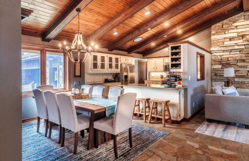 Waterfront Home with Dock Sleeps 8 - Foto 2