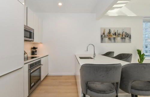 Contemporary Luxury 3BR 2BA Downtown NYC - Photo 18