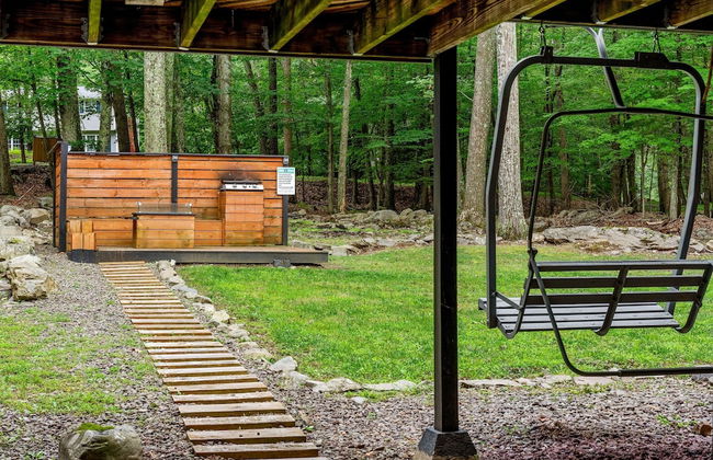 The Evergreen Escape by Avantstay Modern Cabin w Volleyball Court Hot Tub - Foto 48