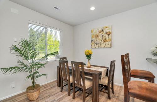 Terra House Tacoma - EV Power Station, Crib, Stroller, High Chair - Foto 11