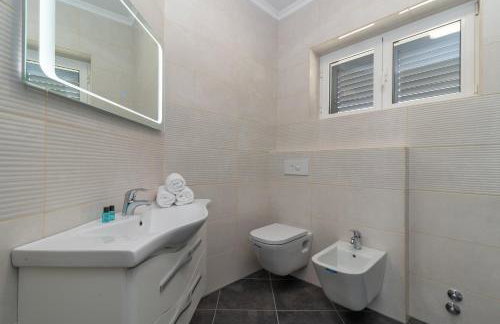 Villa Confido - Luxury 3BR Apartment with Private Pool near Trogir - Photo 6
