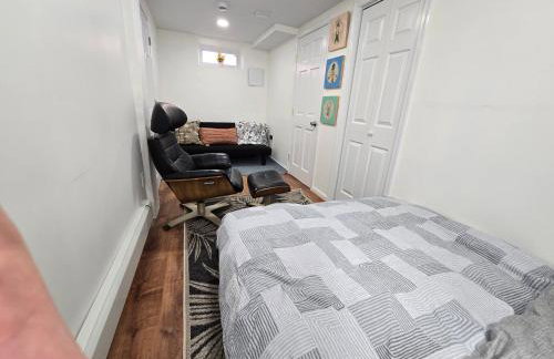 Harvard Sq 5min walk to main gate sleeps 6 free one car parking - Foto 4