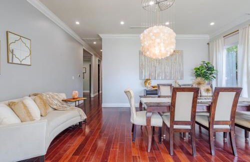 Regal 4 bed with hot tub close to Universal sleeps 15 - Foto 8