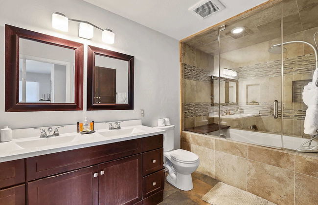 Hall Court Manor - Hot Tub, Pet Friendly, Pool Table! - Foto 19