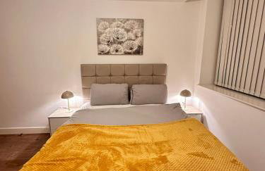 1 Bedroom Apartment- Free Parking, Broad St, City Centre - Photo 5