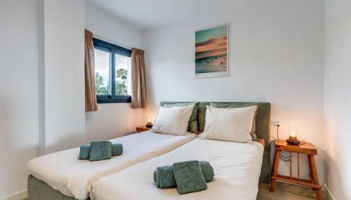 One80 Suites Luxe Strand en Golf banen Dichtbij - Photo 3, towels, wardrobe