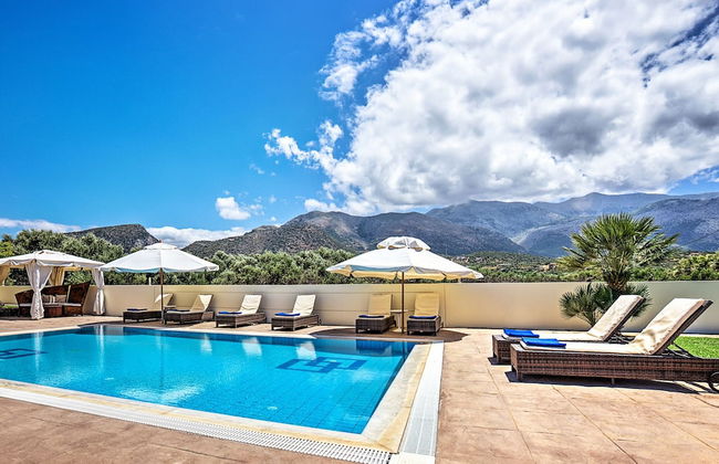 Spacious Villa with Private Pool & Outside Bar near Sea in Sisi - Foto 24