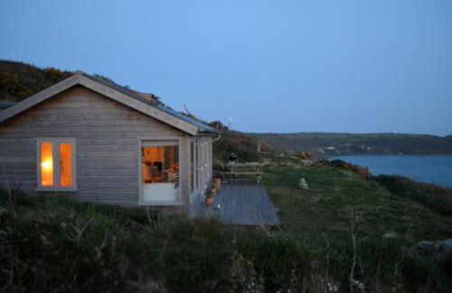 Romantic cliff top chalet at Whitsand Bay beach - Photo 22